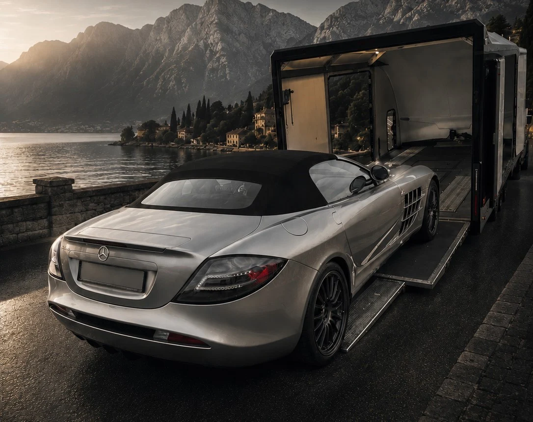 Mercedes-Benz SLR am geschlossenen Royal Legacy Transporter